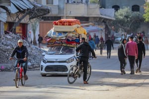 Gazan residents coming home