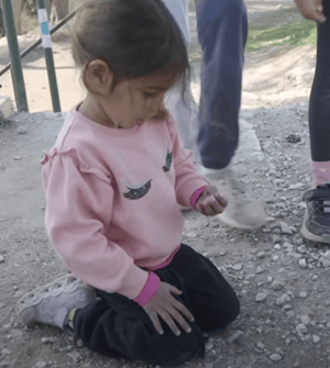 Girl reconstructs discovery of Canaanite scarab.