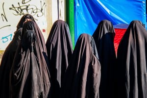Members of the Lev Tahor cult seen protesting in Guatemala