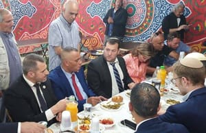 Hebron Leaders Meet With Jewish Settlers