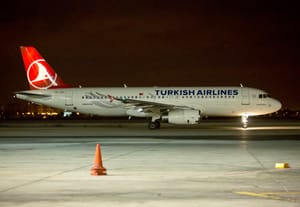 Turkish airlines plane