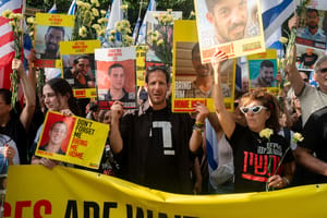 The families of hostages held in Gaza lead a protest outside the United Nations Headquarters as Prime Minister Benjamin Netanyahu delivers a speech, New York City, September 26, 2026. 