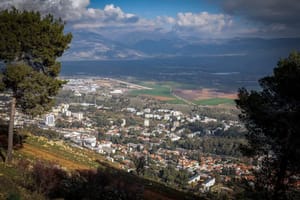 Kiryat Shmoneh as seen from Shvil Yisrael