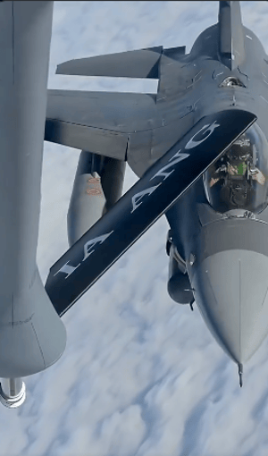 US jets refueling