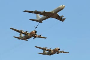 Israeli Refuelling jets over Iran