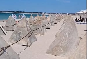 Dragon's Teeth Invade Crimea's Beaches