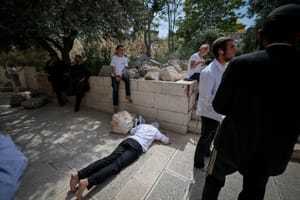 national religious Jews pray at the Temple Mount