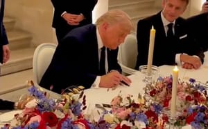 Trump signing MOU in Versailles