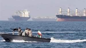 Iranian boats on the Strait
