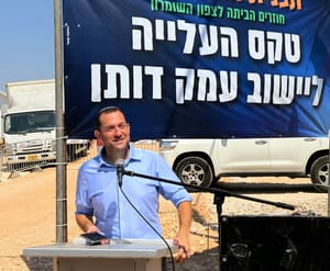 Yossi Dagan at emek Dotan