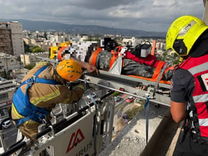 Rescue of the worker from the seventh floor