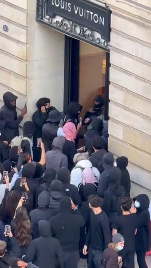Looters raid Louis Vuitton store