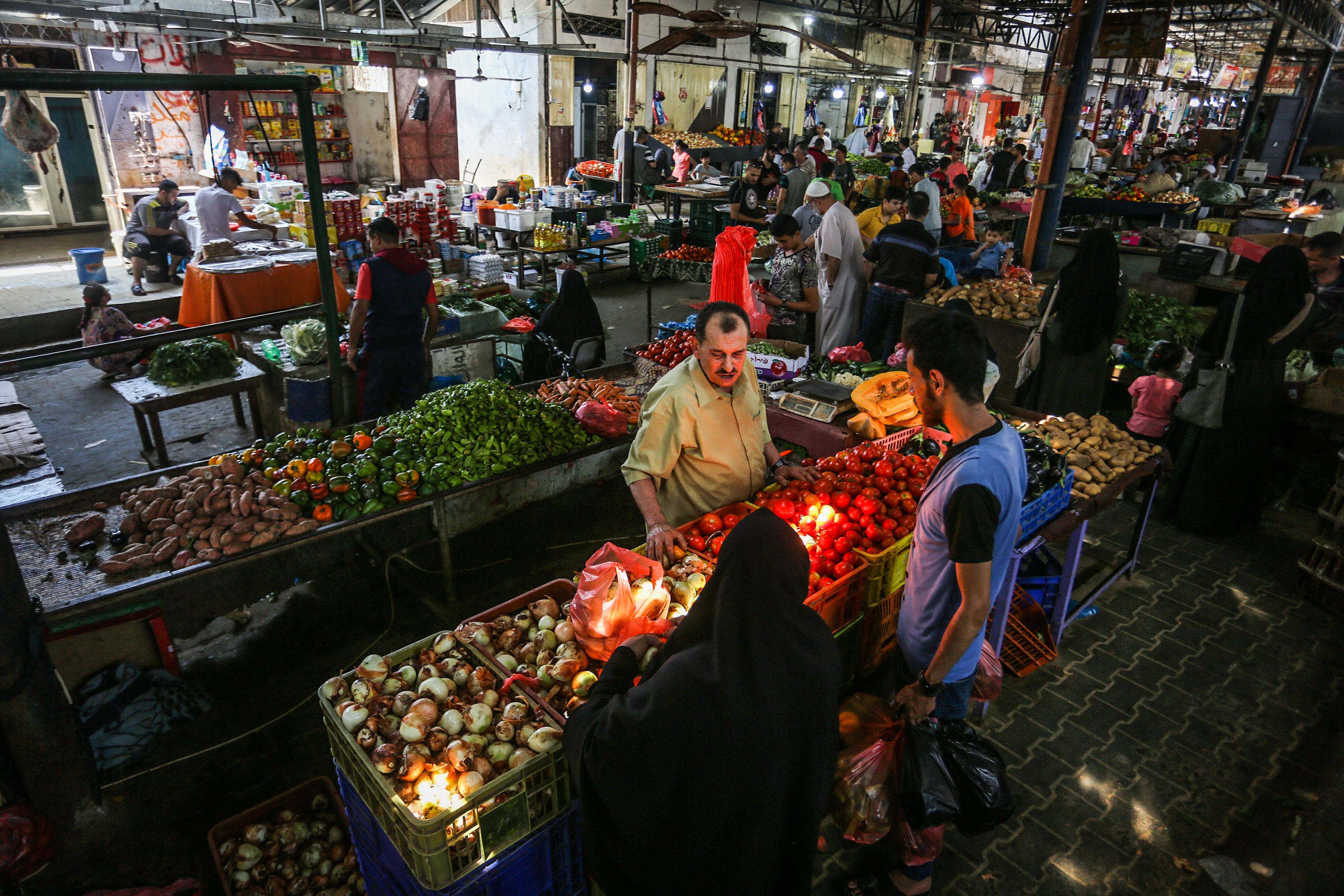 Bustling market in Gaza