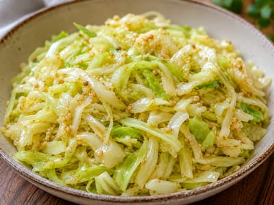 Crunchy cabbage salad