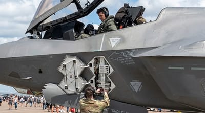 World's Most Advanced Fighter Jet Lacks Basic Cockpit Ladder