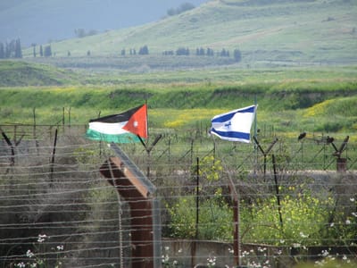 Israel Bans Private Cars at Jordan Crossings Through September 20