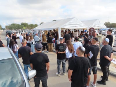 Bereaved families at the Ashdod cemetery
