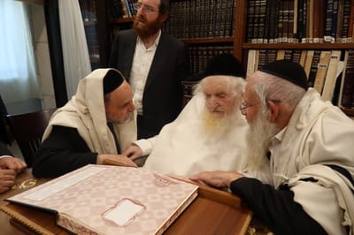 Rav Yaakov Dovid Nakash visiting HaRav Moshe Sternbuch shlita