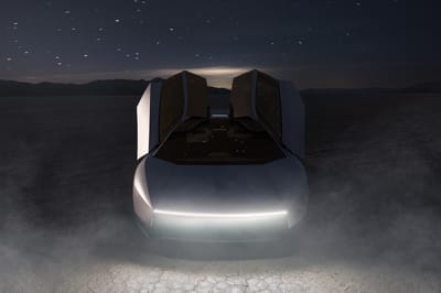 Musk Unveils Tesla Roadster That Accelerates in 0.8 Seconds and Flies