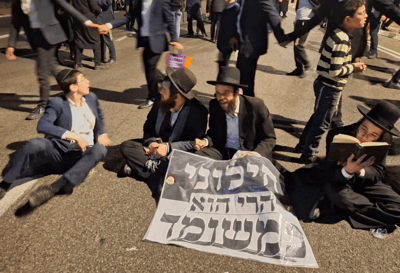 Number 3 on Tzeva Shachor List Quits Five Days Before Election