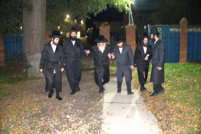The Admor of Shidlovtza on pilgrimage in Poland