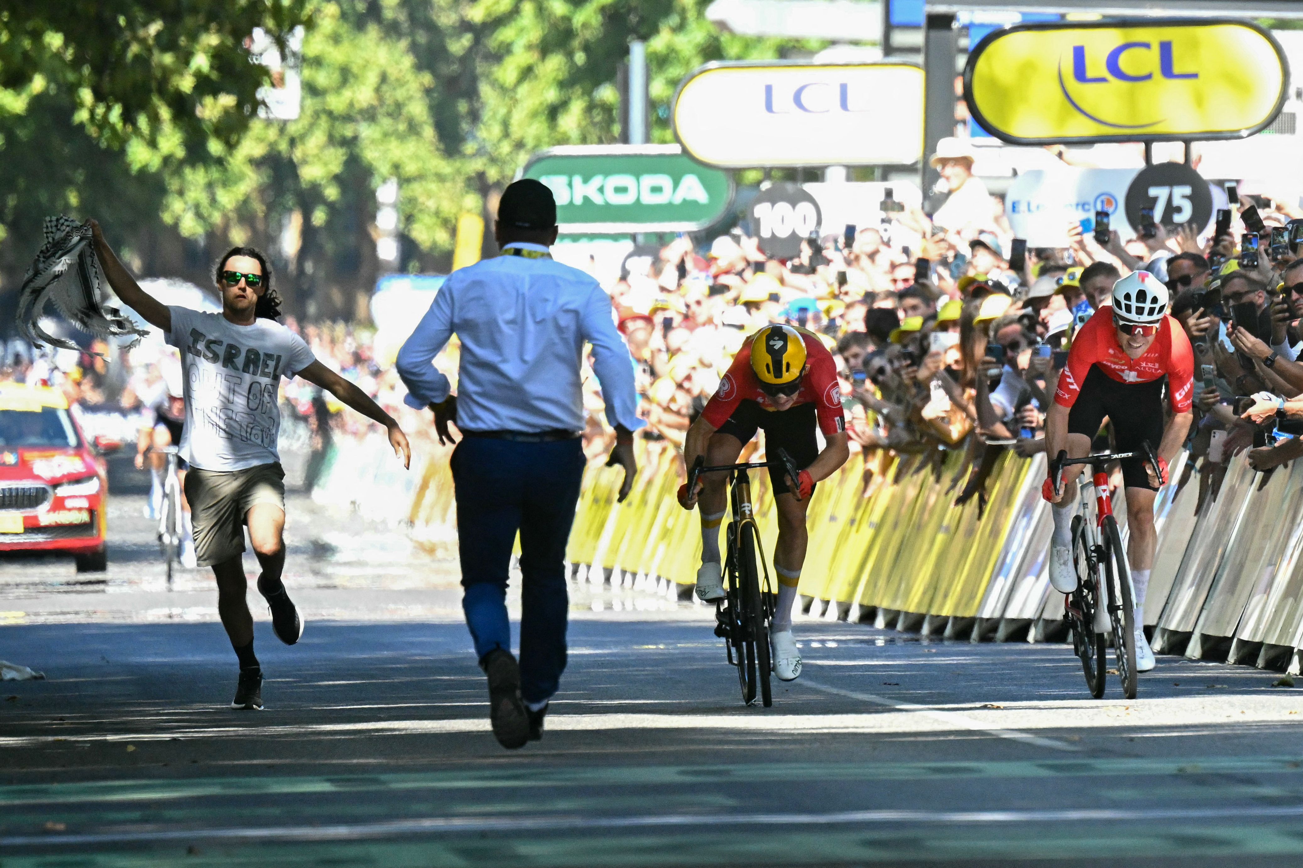 Anti-Israeli interrupting Tour de France