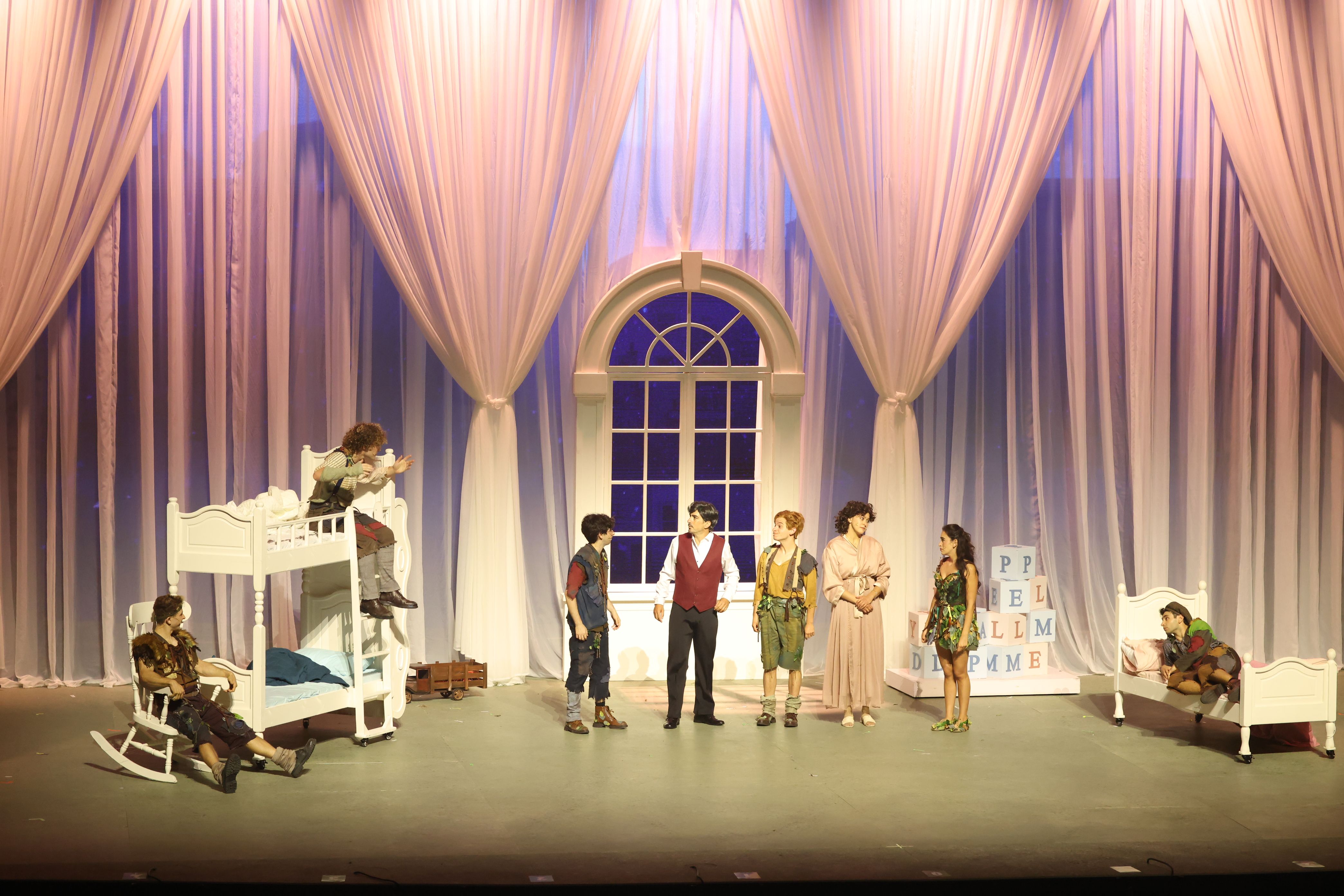Peter Pan The musical : The Darling family Children's Bedroom