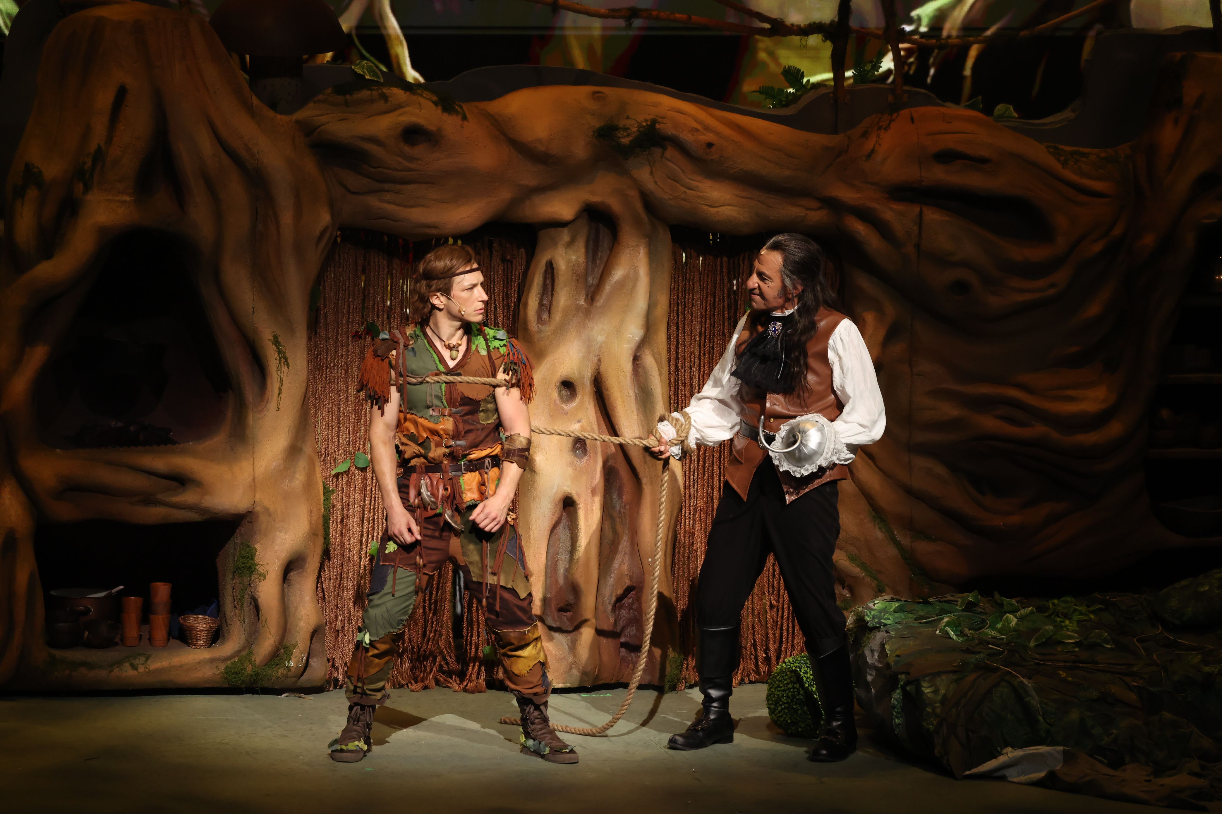 Peter Pan (Lee Biran) is captured by the Pirat Captain Hook(Sasson Gabbay)