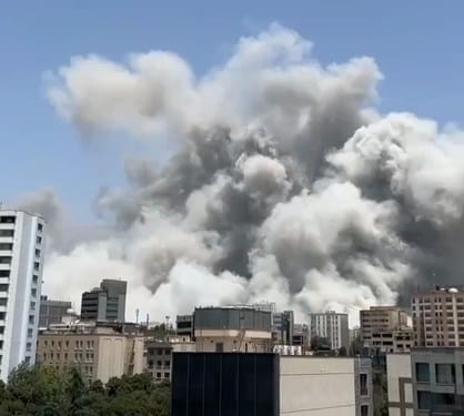 Unbelievable sight: A belt of fire in the heart of Tehran