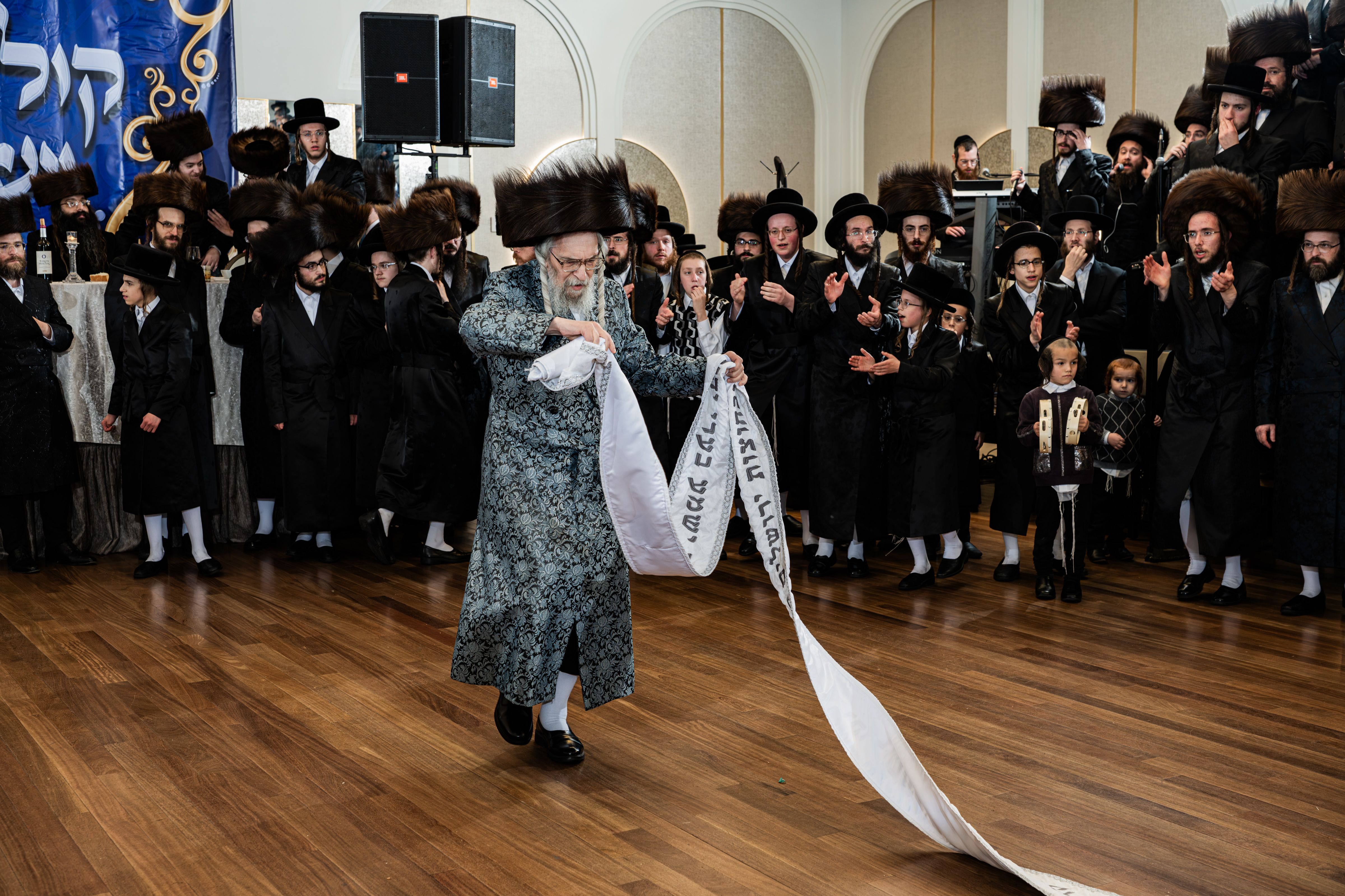 Simcha of the Nikolsburg-Razla-Yemering-Kretchnif Siget families