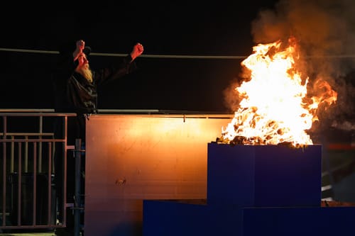 Rachmastrivka Grand Rebbe lights Lag BaOmer bonfire, May 15, 2025