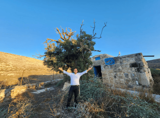 The ultra-Orthodox researcher Israel Shapira next to "Ahijah the Shilonite's Tomb" and the ancient oak at 'Khirbet Astonah' 