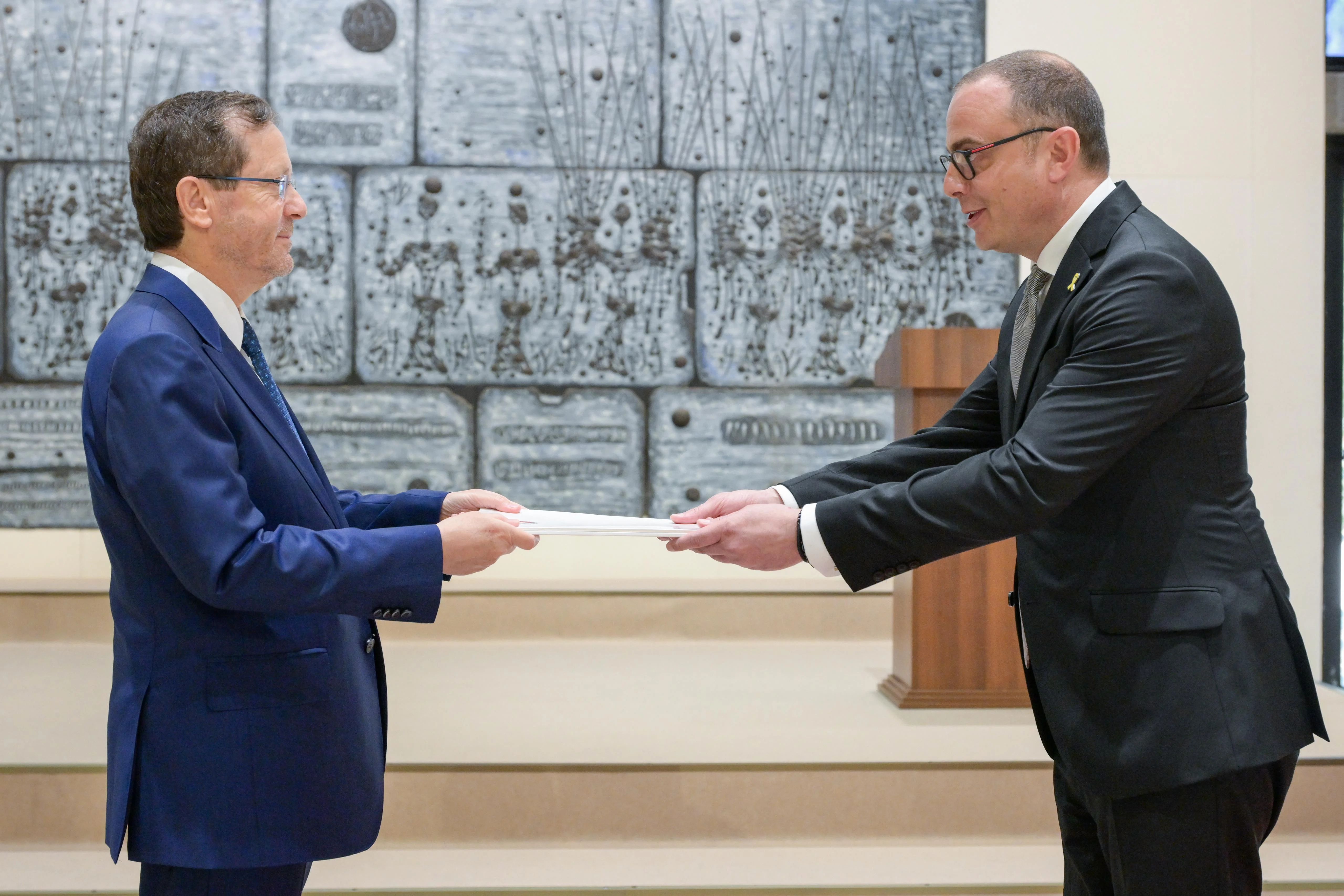 President Herzog receives the Ambassadors of Poland and Malta.
