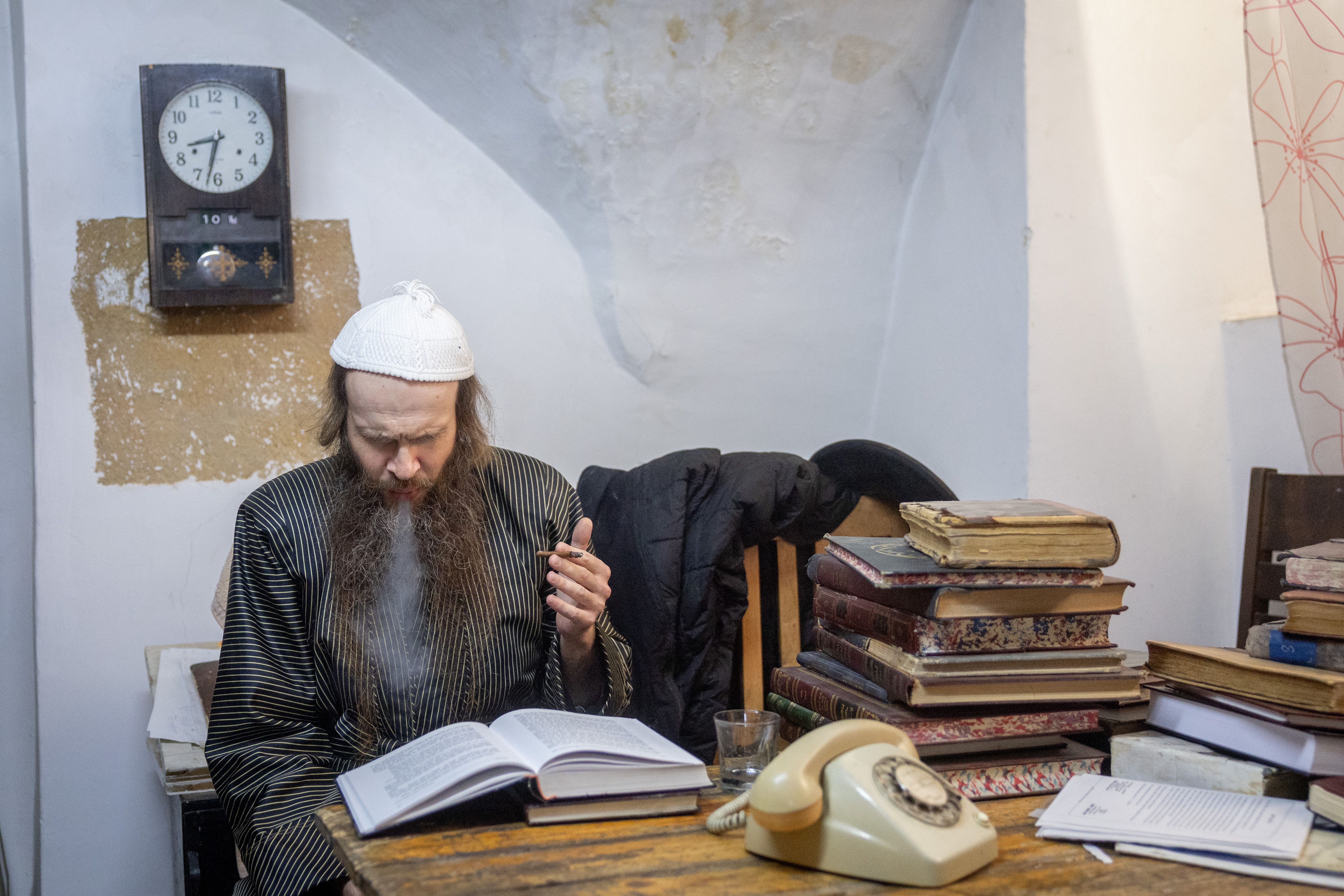Rav Teitelbaum in the kannoim beis horaah in Mea Shearim