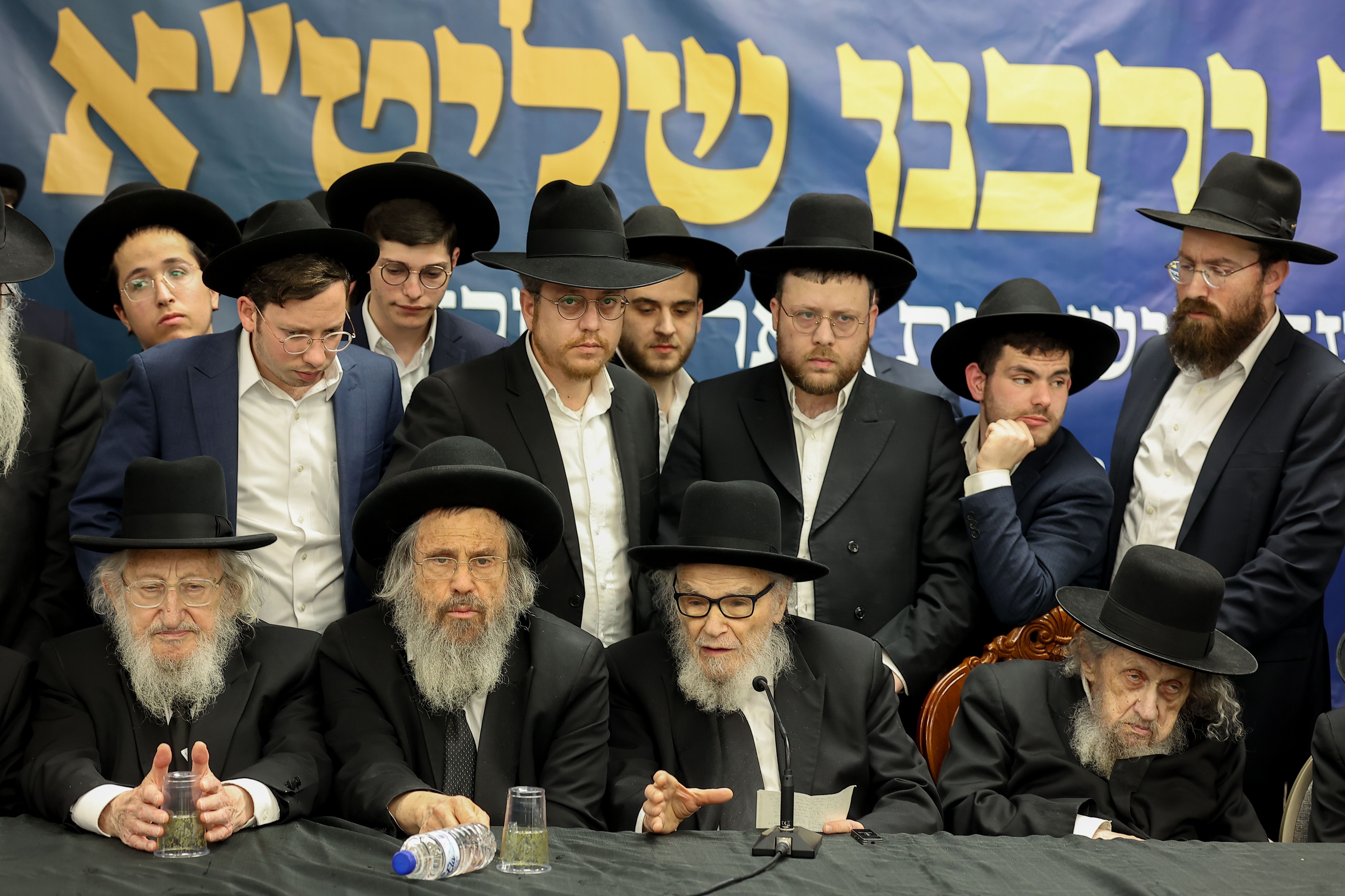 Moetzet members with Rav Landau