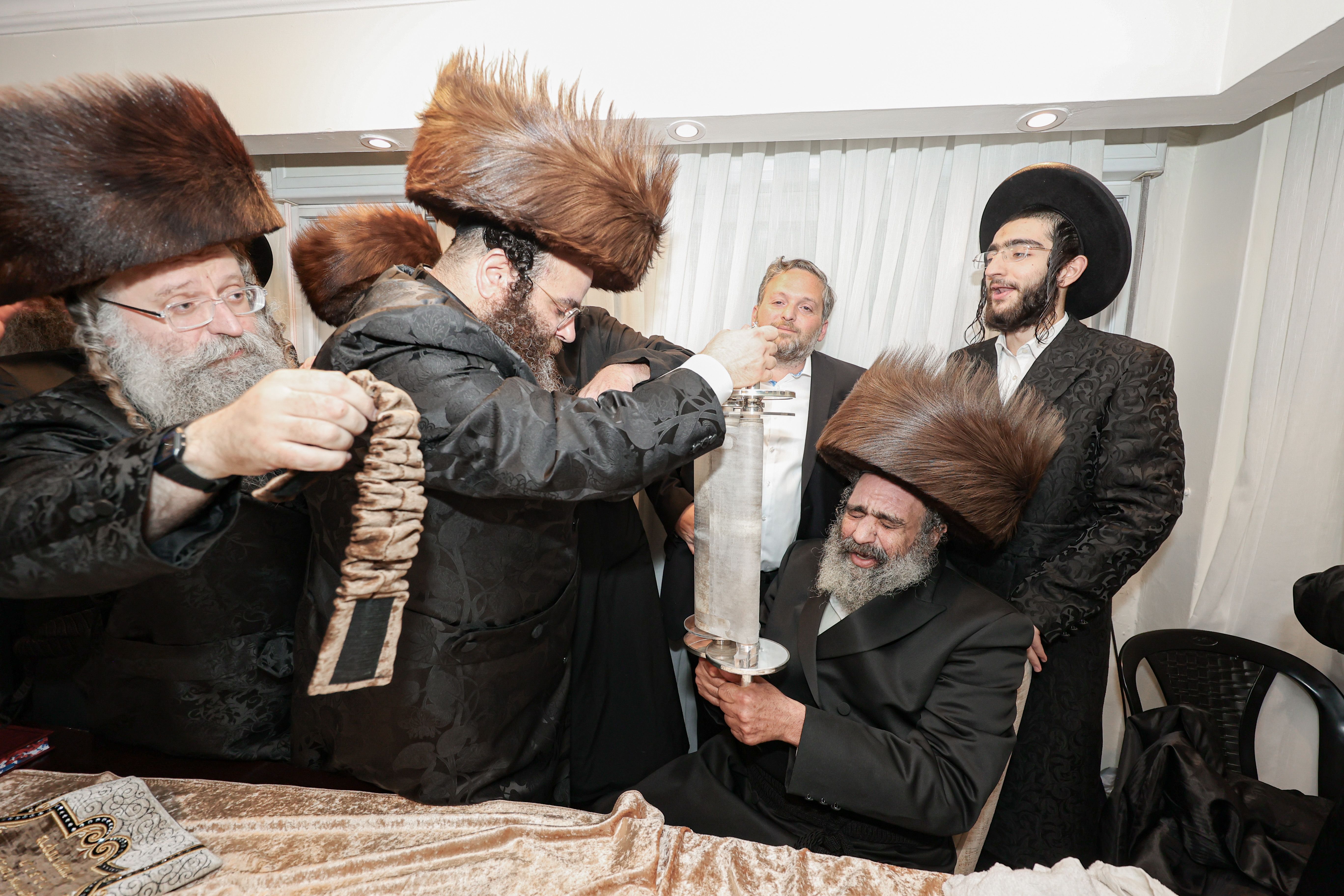 The hachnosas Sefer Torah