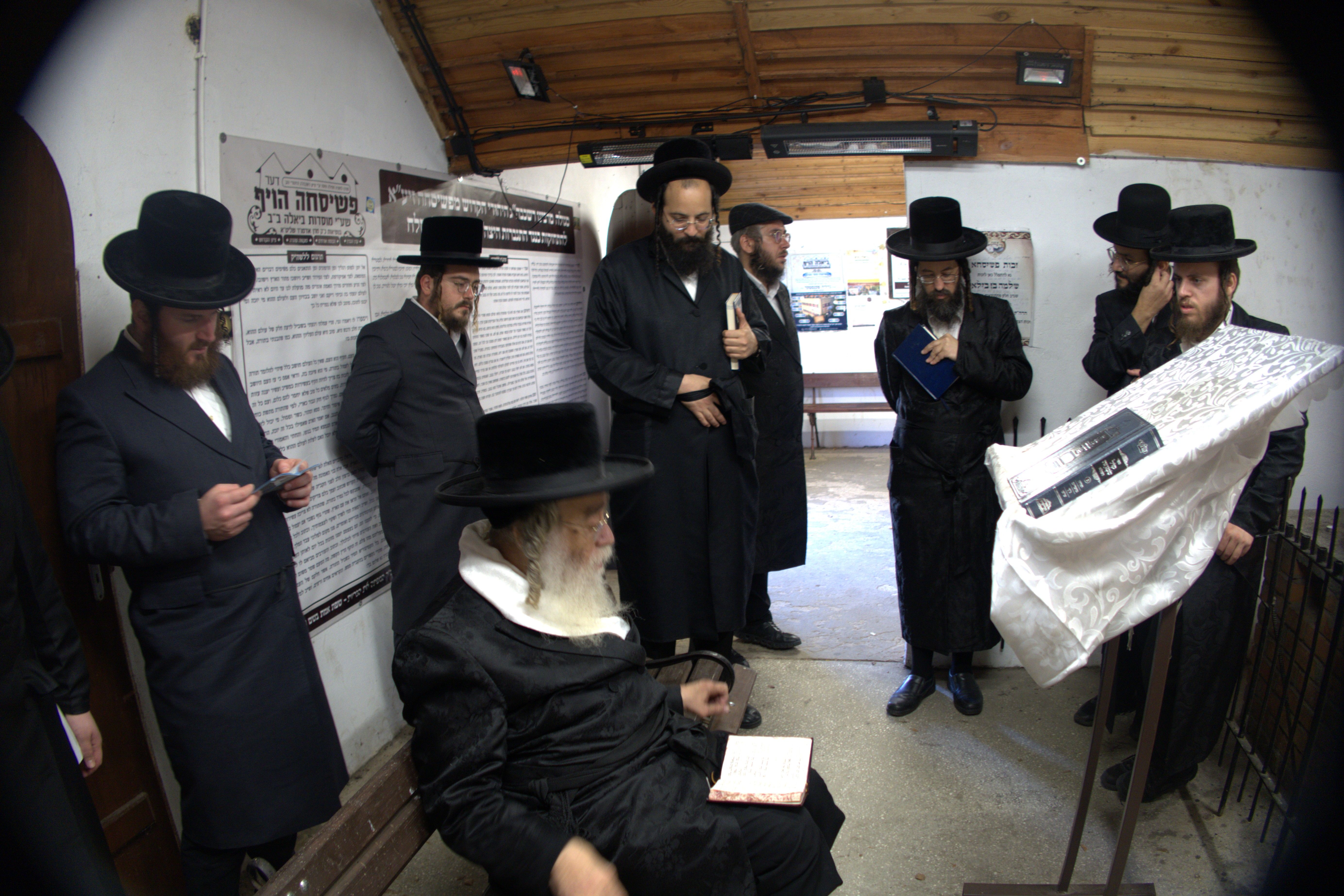 The Admor of Shidlovtza on pilgrimage in Poland