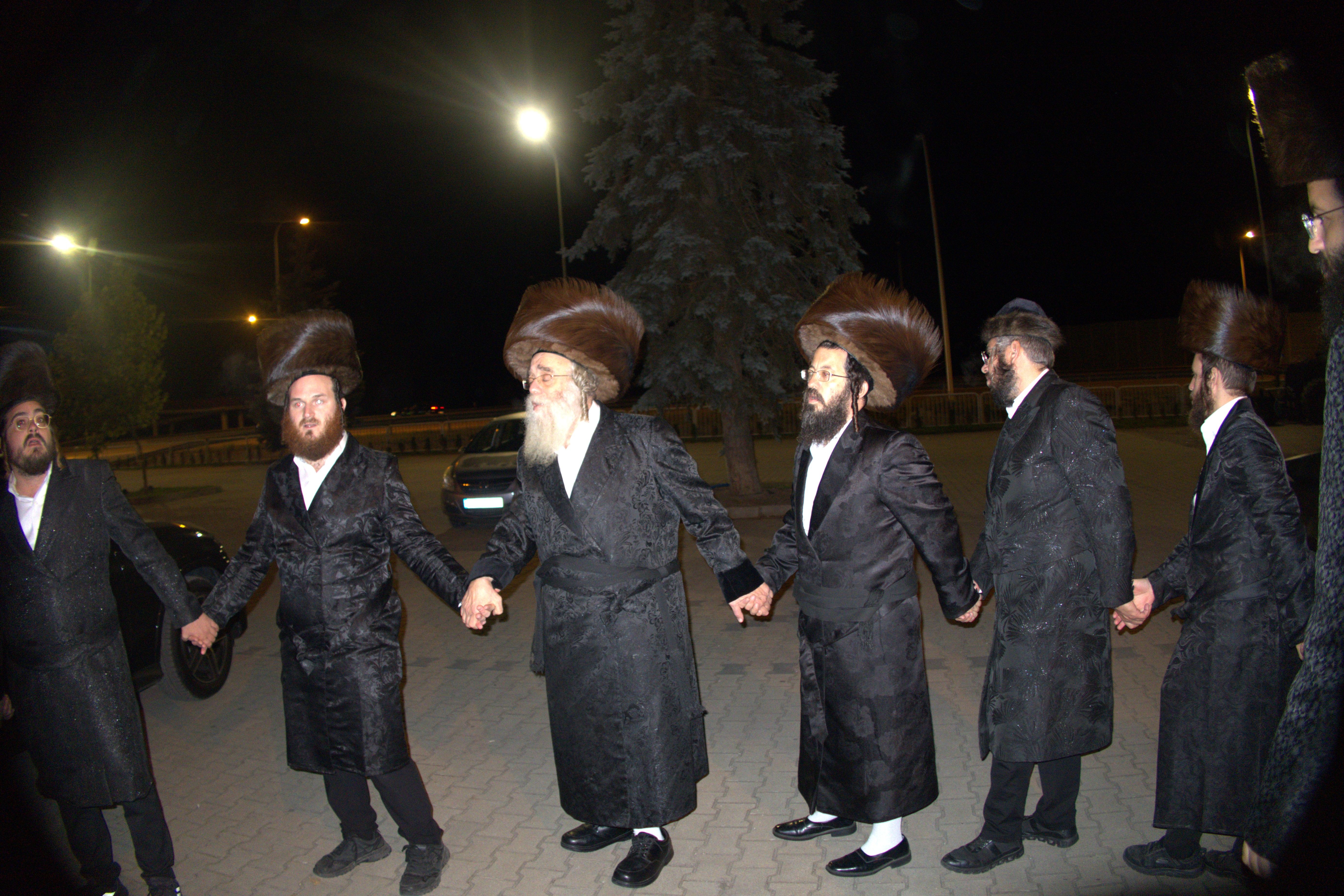 The Admor of Shidlovtza on pilgrimage in Poland