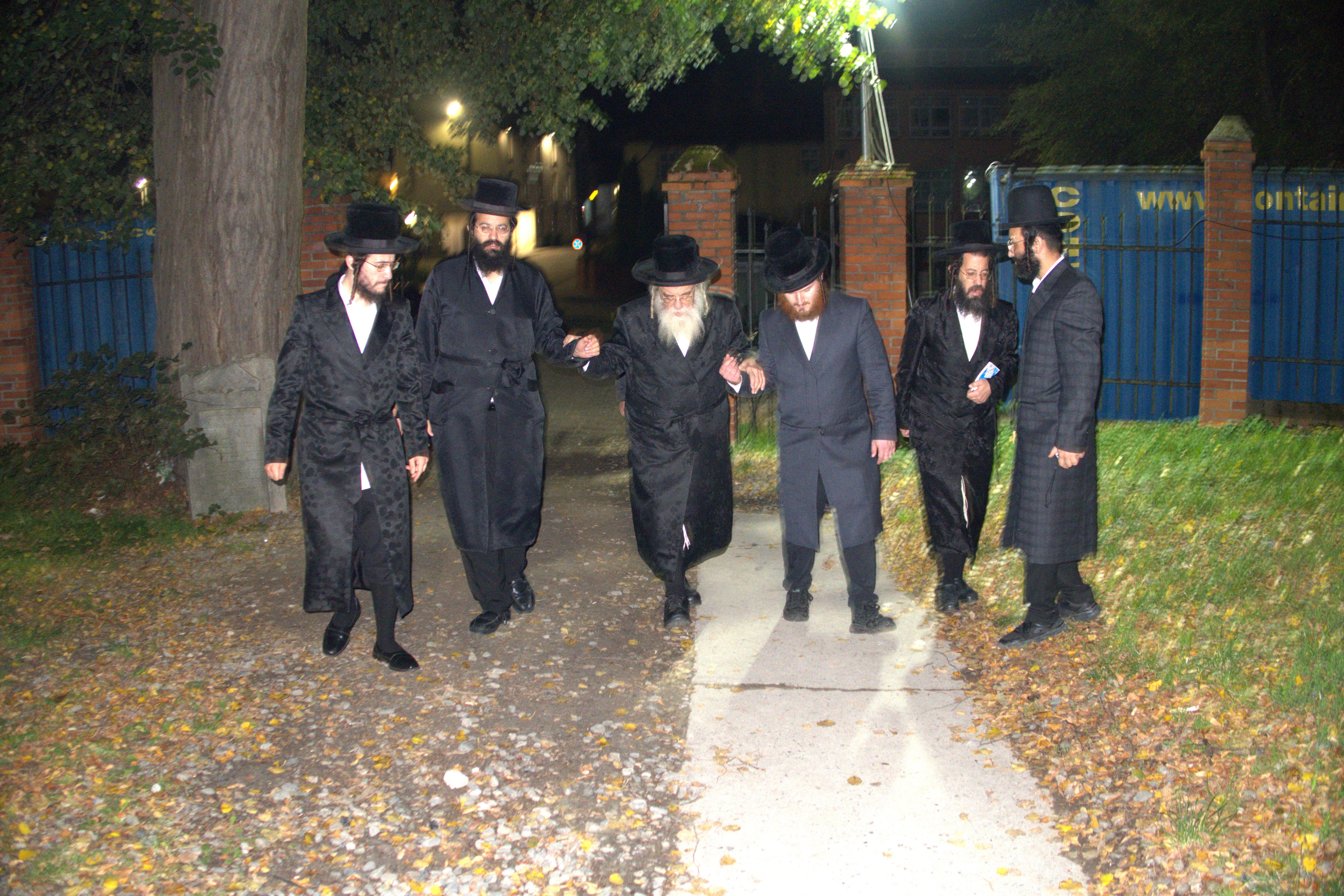 The Admor of Shidlovtza on pilgrimage in Poland