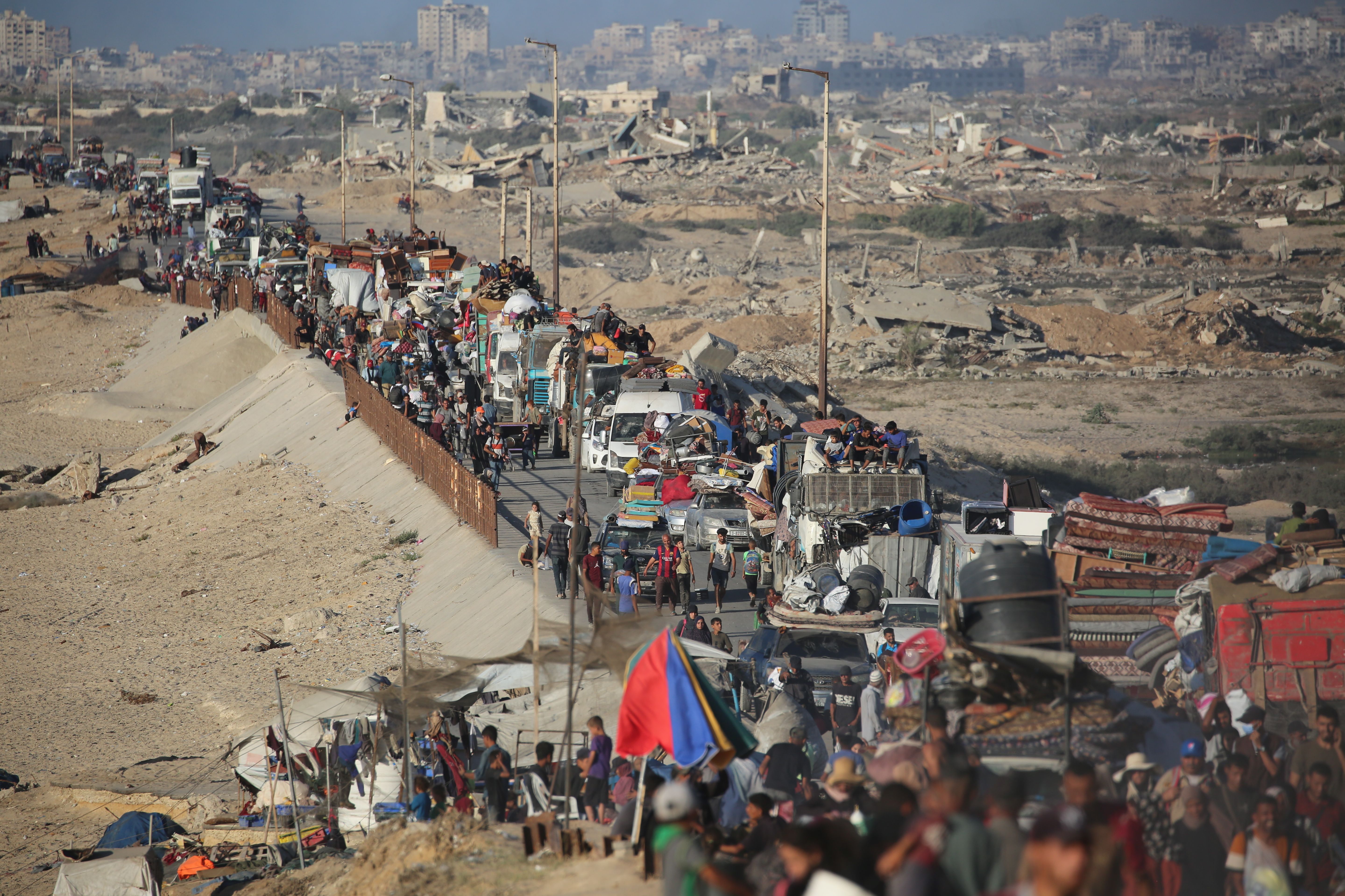 Gazans flee Gaza City 