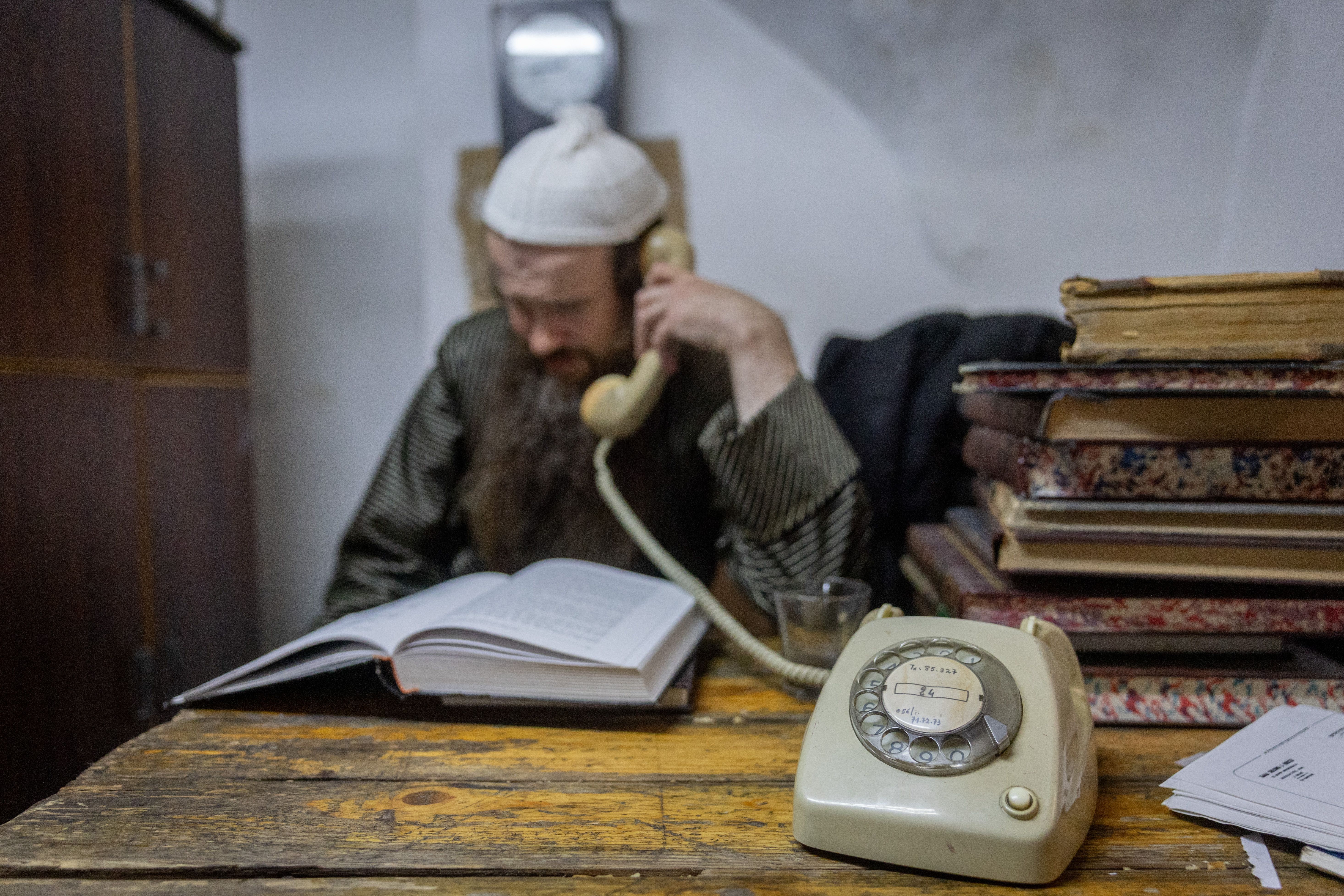 Rav Teitelbaum in the kannoim beis horaah in Mea Shearim