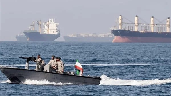 Iranian boats on the Strait