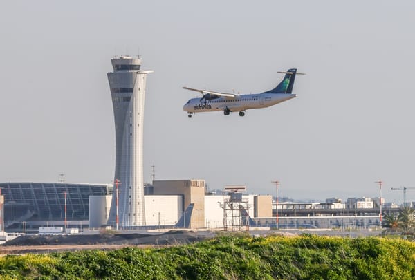 Plane landing at ben Gurion Airport