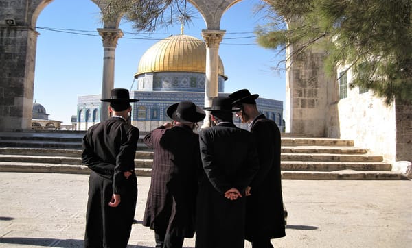 Charedi Jews on Har HaBayis