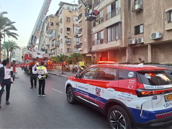 95-Year-Old Collapses in Bnei Brak, Rushed to Hospital 