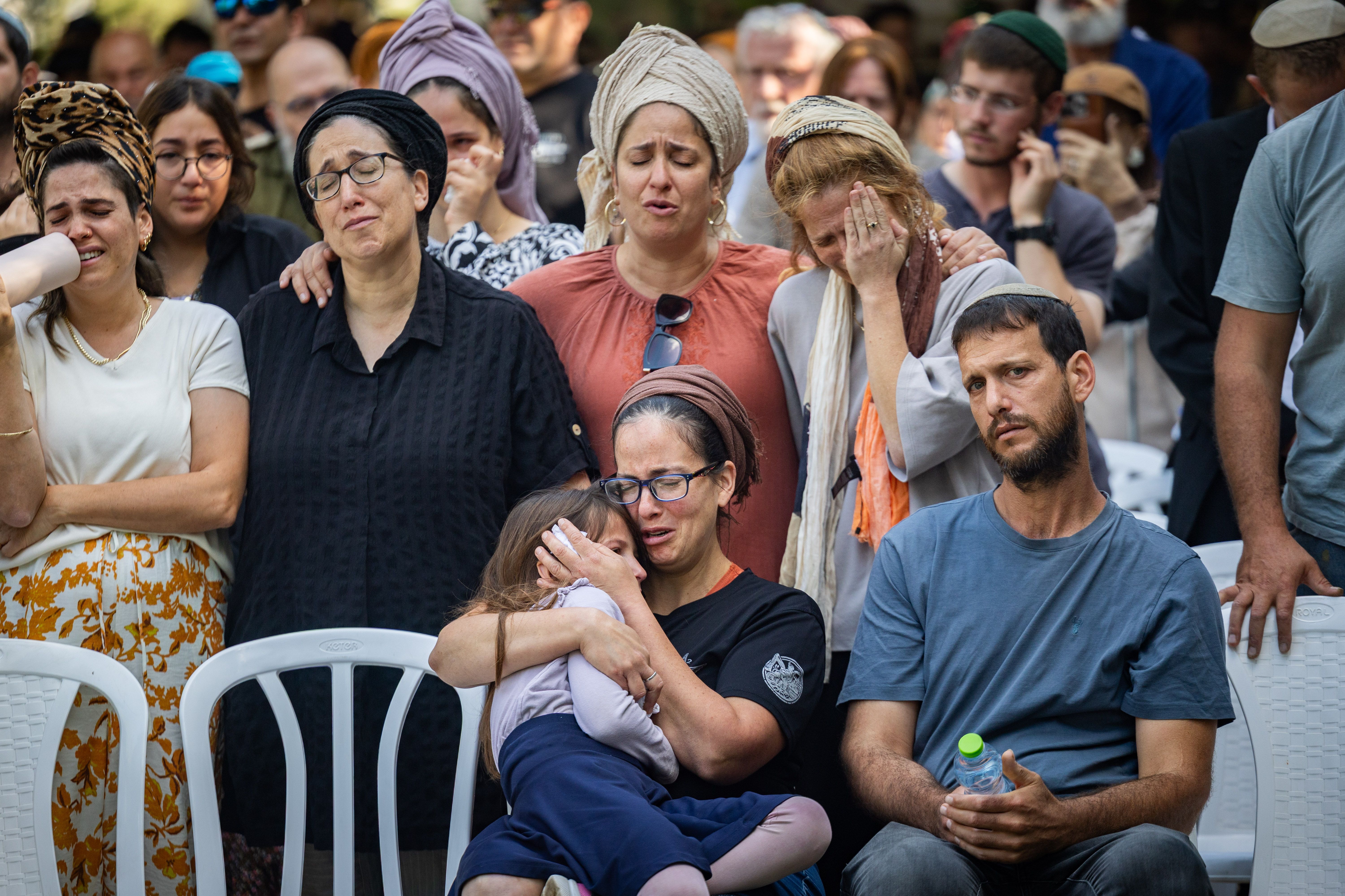 Efi Feldbaum's family and friends mourn at his funeral