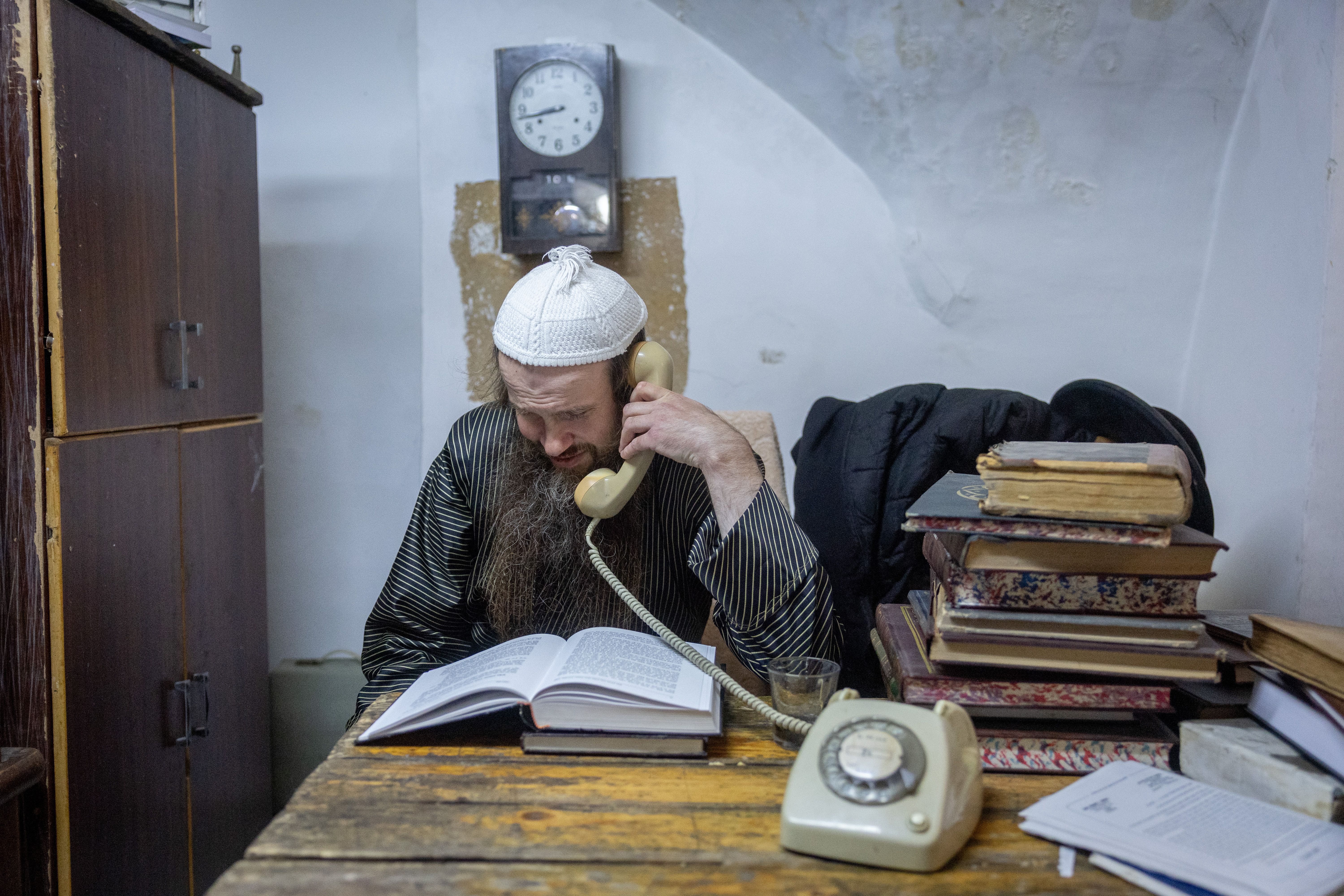 Rav Teitelbaum in the kannoim beis horaah in Mea Shearim