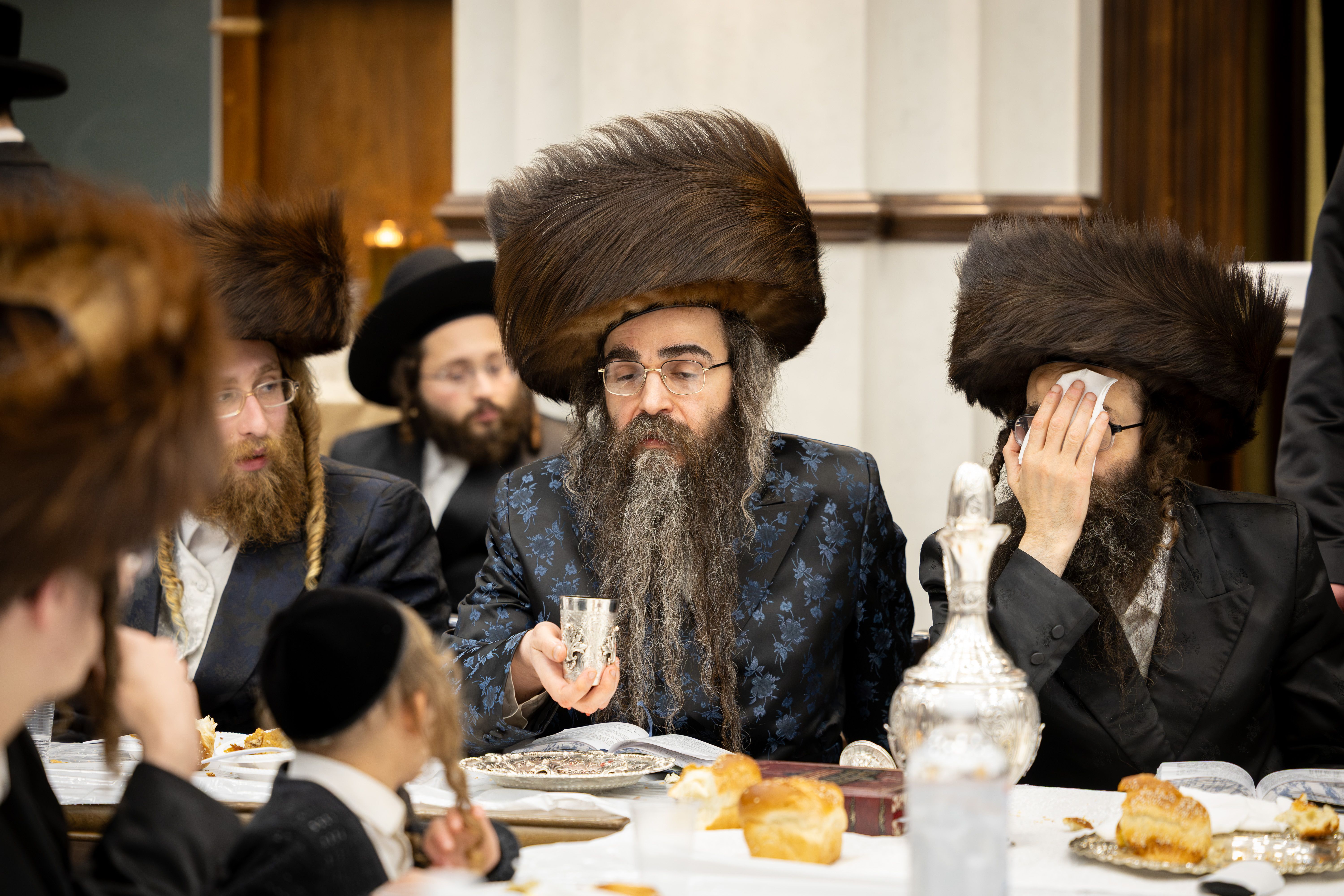 The Lizhensk-Monsey Rebbe at the Kretchnif-Siget seudas hoda'ah