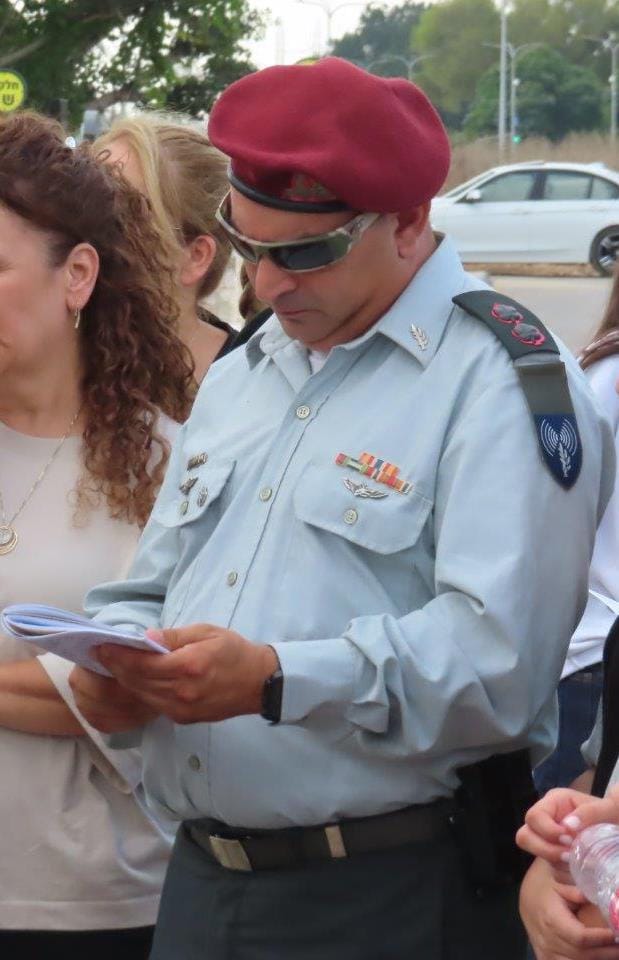 Bereaved families at the Ashdod cemetery