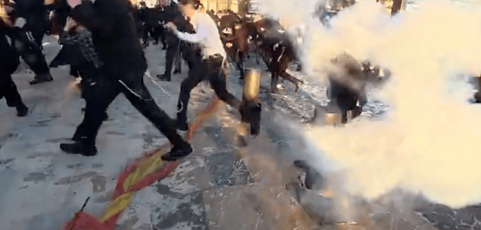 Police detonate stun grenades at anti-draft protest